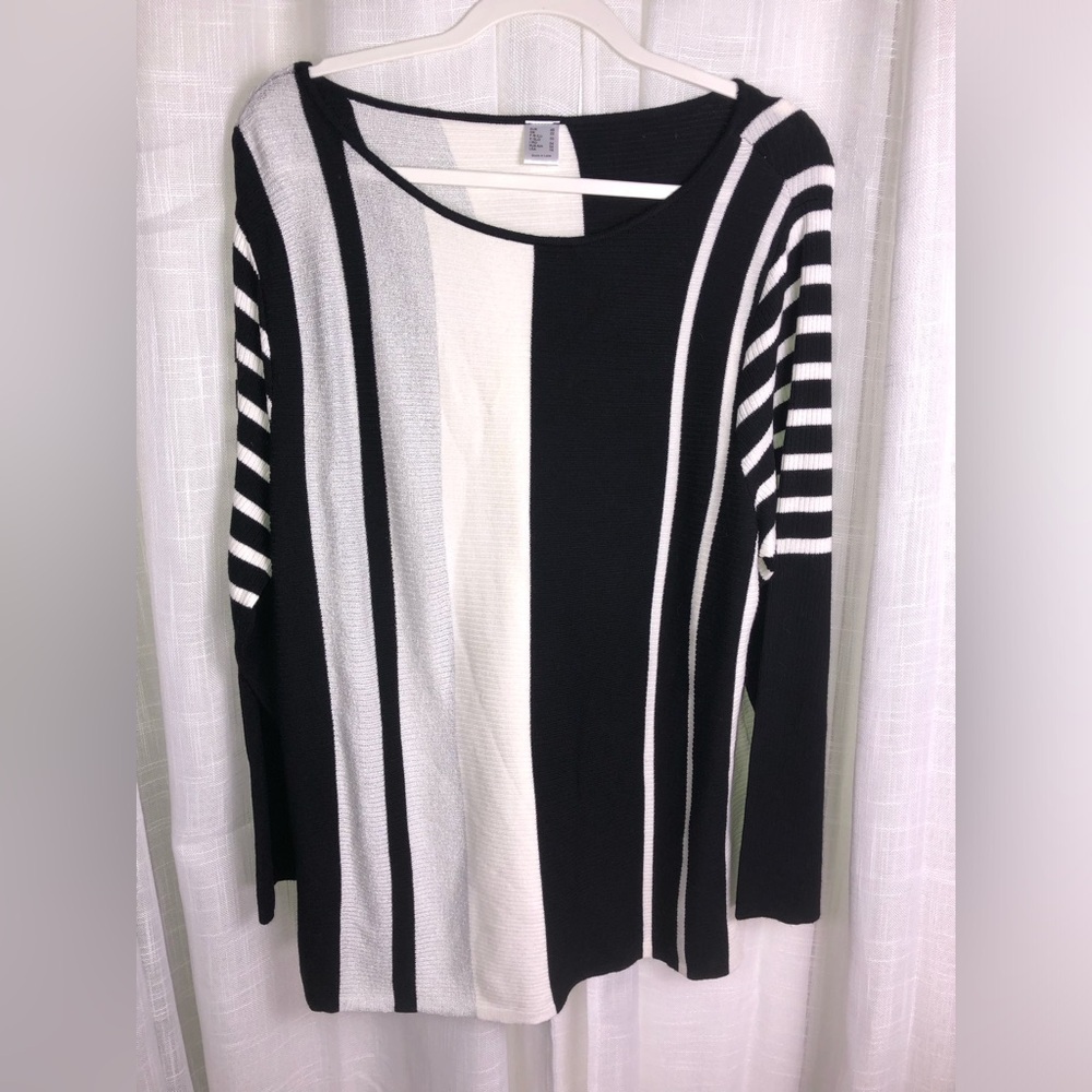 Black and White Women's Sweater size 16 NWOT